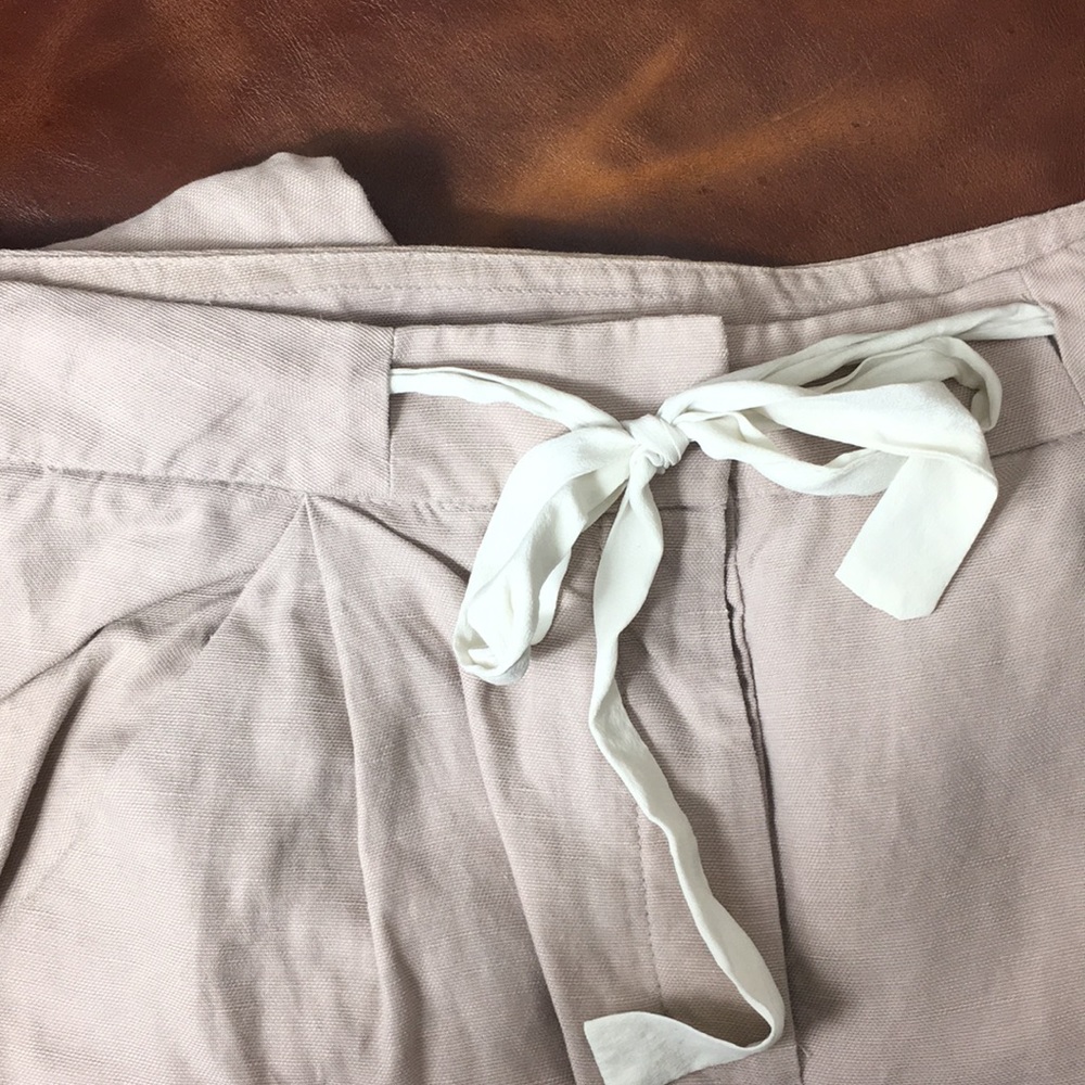Blush coloured Wilfred capri pant. - Picture 2 of 5